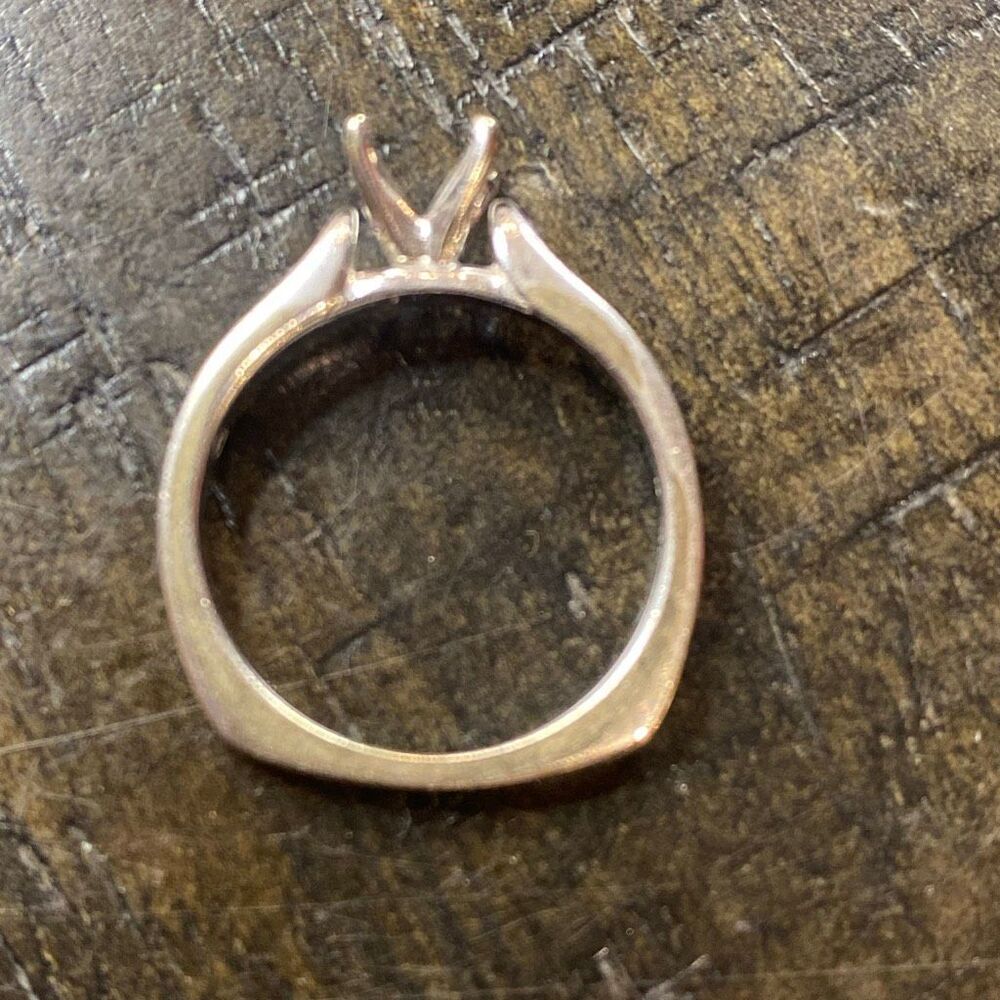 White Gold 14k Ring Setting Mounting No Stone 3.42g Size 6.75 - Picture 1 of 5